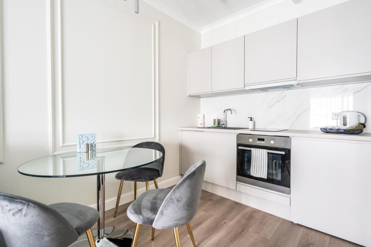 Apartament Mennica Residence - Chic Apartments Varsó Kültér fotó